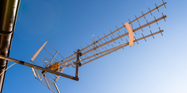 Certificado / Certificación de ICT Telecomunicaciones en Barcelona · Radiocomunicaciones y Televisión