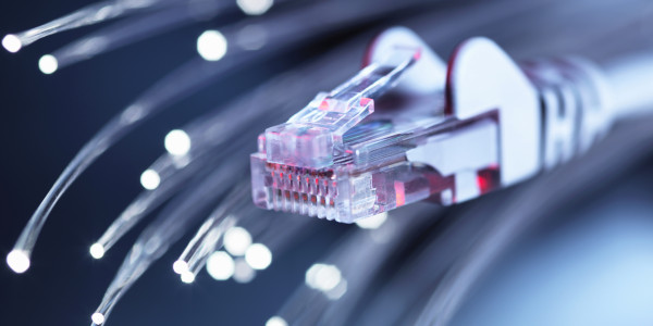 Certificado / Certificación de ICT Telecomunicaciones en Barcelona · Certificado de internet banda ancha y fibra óptica